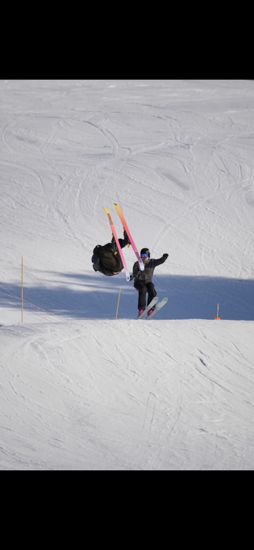Figure en ski dans la neige