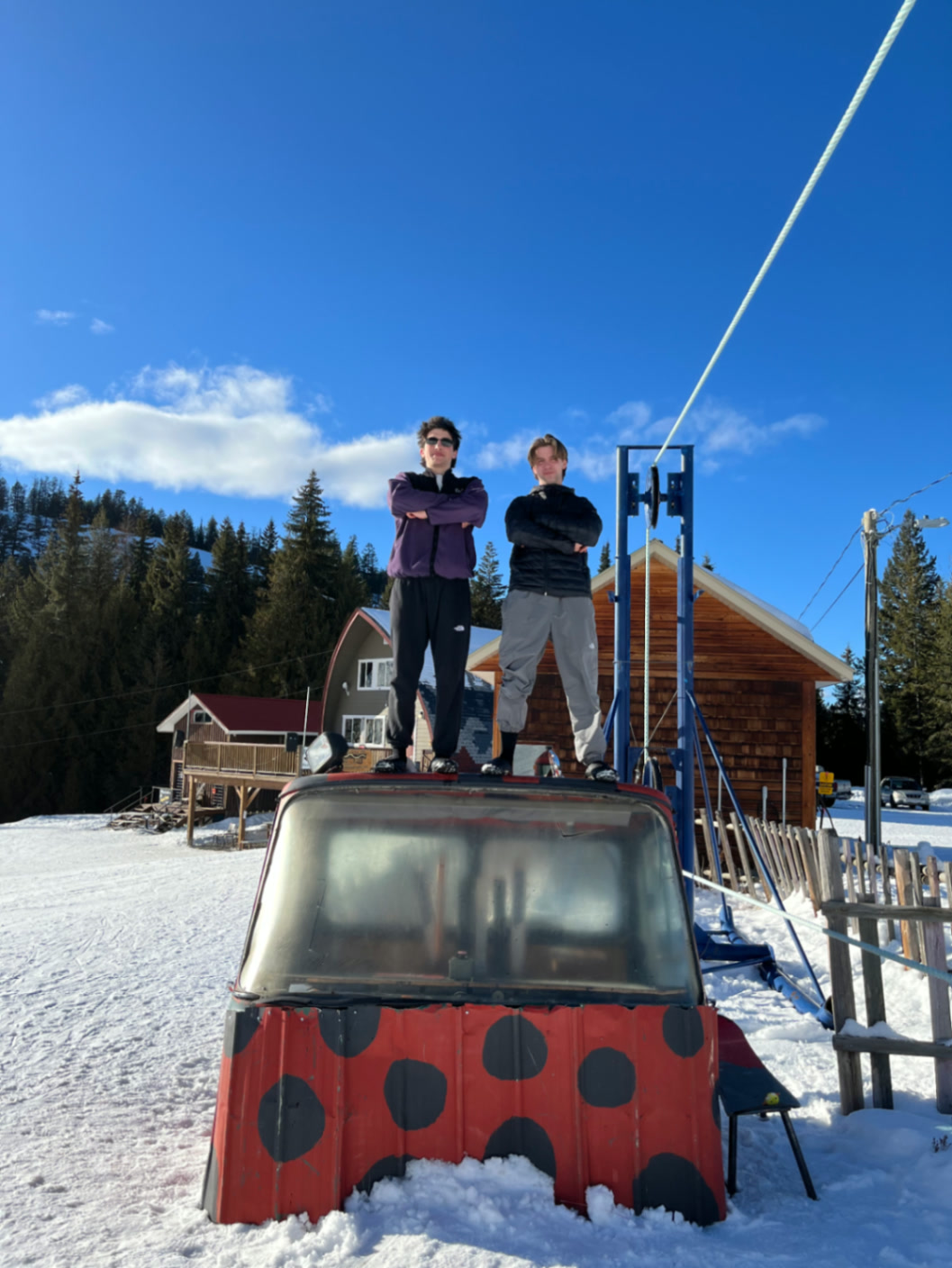 Mathieu et Félix ensemble à la montagne